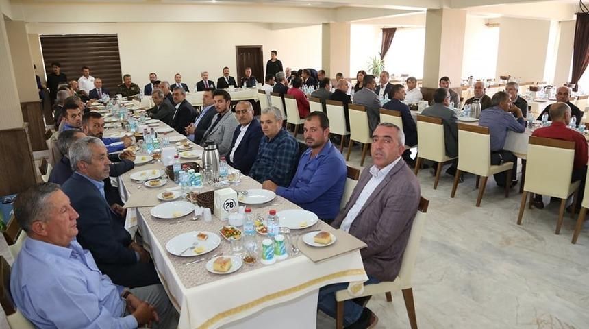 Muhtarlar kendi günlerinde protokol ile buluştu