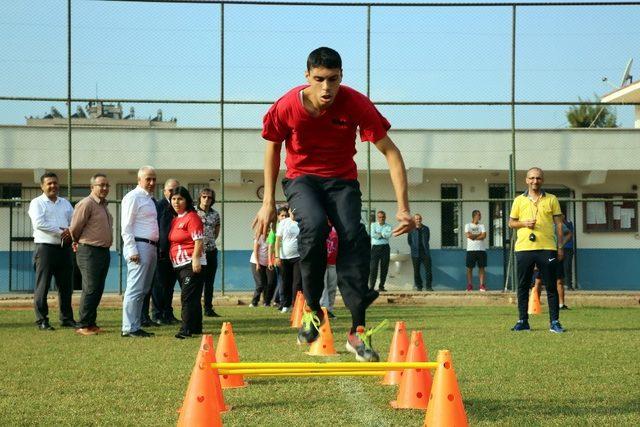 Başkan Gültak, özel çocuklarla antrenman yaptı