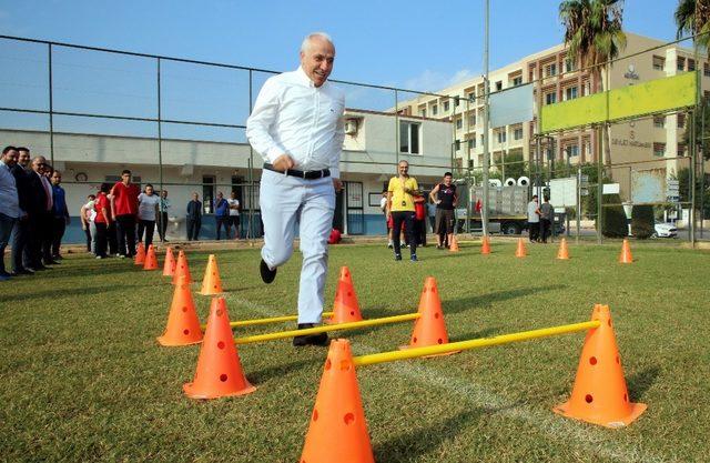 Başkan Gültak, özel çocuklarla antrenman yaptı