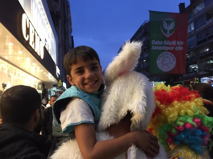 Cam silen çocuğa büyük sürpriz! G2