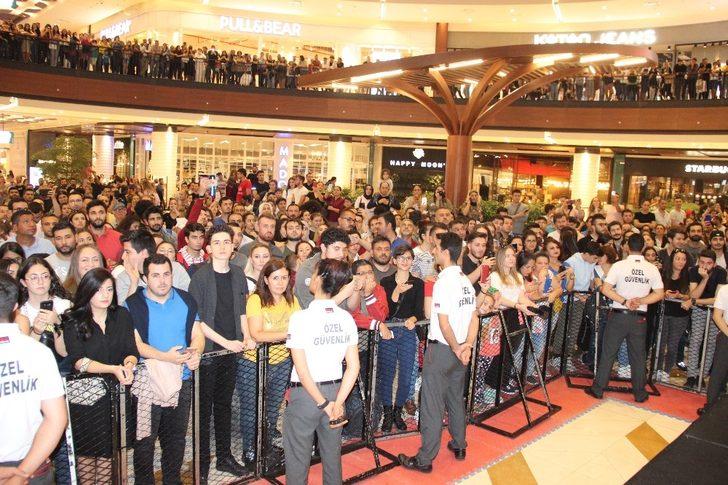 İzmir’de Cem Yılmaz’lı "Karakomik Filmler" galası G4