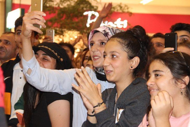 İzmir’de Cem Yılmaz’lı "Karakomik Filmler" galası G5