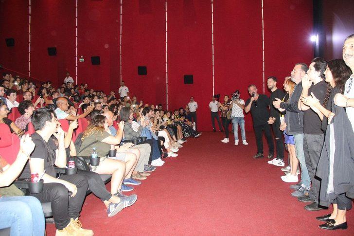 İzmir’de Cem Yılmaz’lı "Karakomik Filmler" galası G3