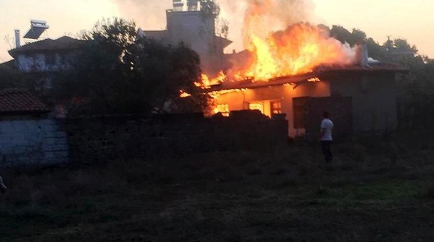Ula&rsquo;da ev yangını
