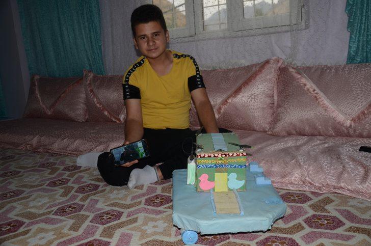 Kaymakamlığın verdiği bilgisayarla geliştirdi! Henüz 15 yaşında ama... G4