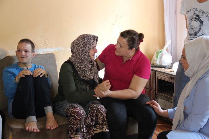 Zihinsel engelli 2 çocuk annesi, harabe evde yaşam savaşı veriyor G1