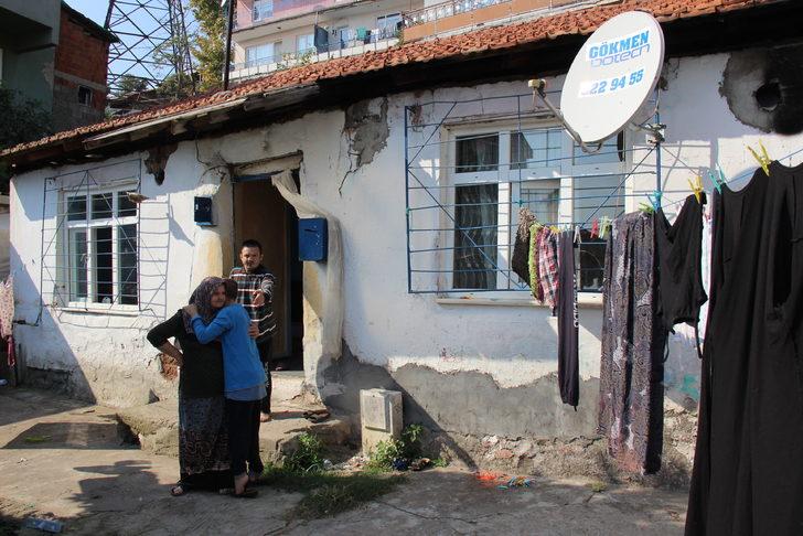 Zihinsel engelli 2 çocuk annesi, harabe evde yaşam savaşı veriyor G3