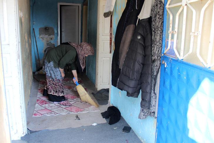 Zihinsel engelli 2 çocuk annesi, harabe evde yaşam savaşı veriyor G4