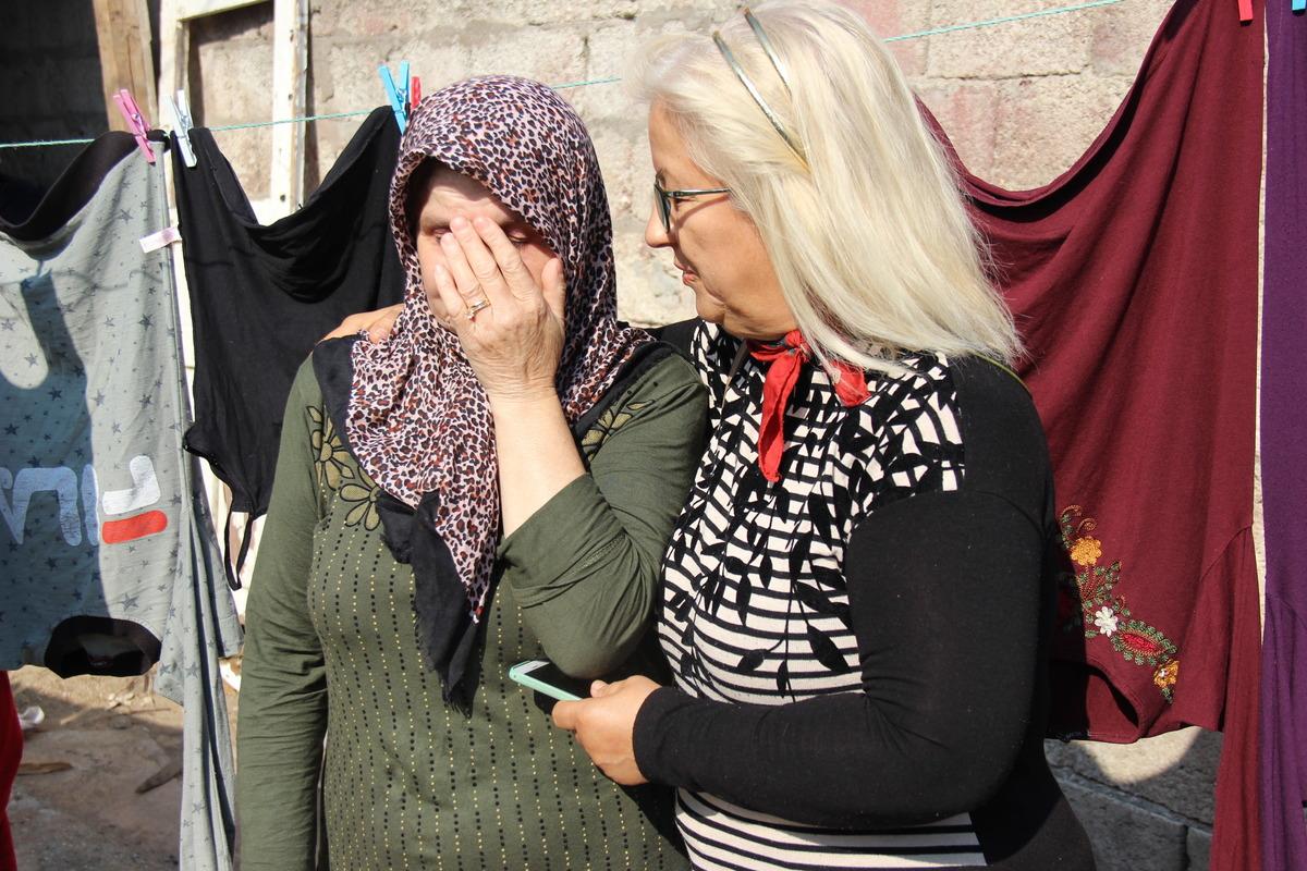 Zihinsel engelli 2 &ccedil;ocuk annesi, harabe evde yaşam savaşı veriyor