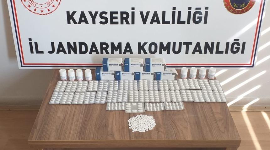 Yolcunun valizinden uyuşturucu hap çıktı