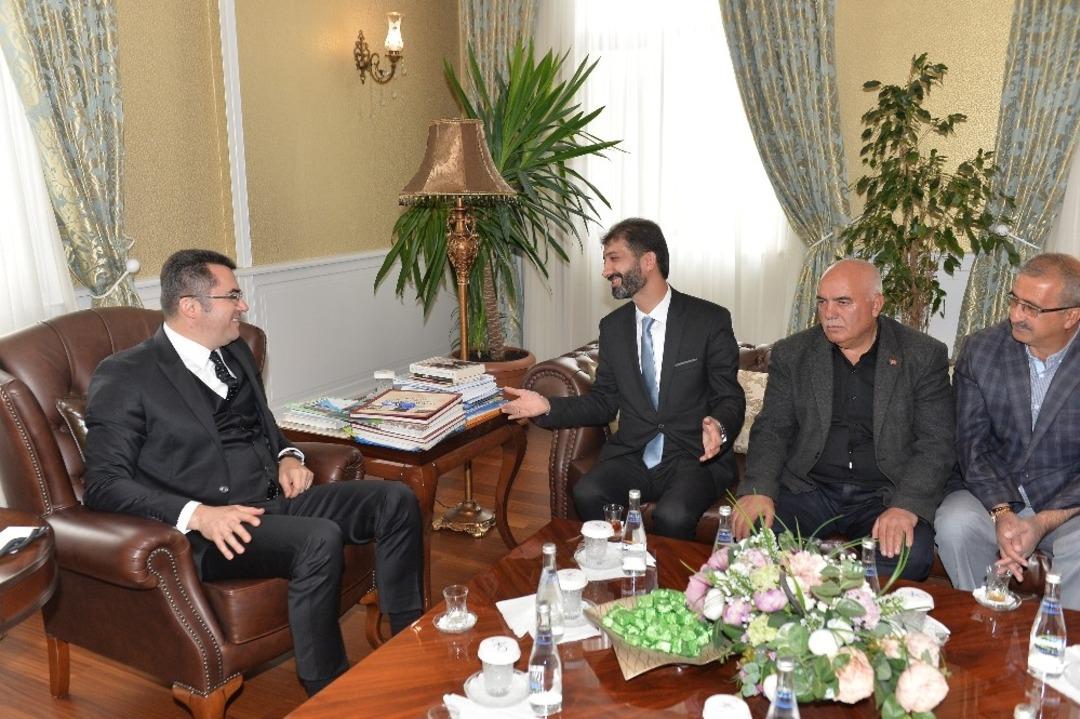 Vali Memiş: &ldquo;&Uuml;lkenin kalkınmasında muhtarların b&uuml;y&uuml;k rol&uuml; var&rdquo;