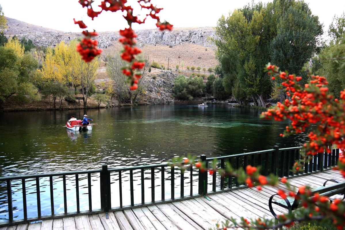 'Doğal akvaryum' G&ouml;kpınar G&ouml;l&uuml;'nde sonbahar g&uuml;zelliği