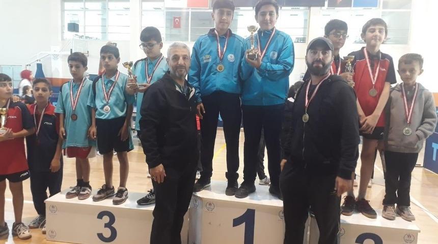 Malatyalı &ouml;ğrenciler masa tenisinde b&ouml;lge şampiyonu oldu