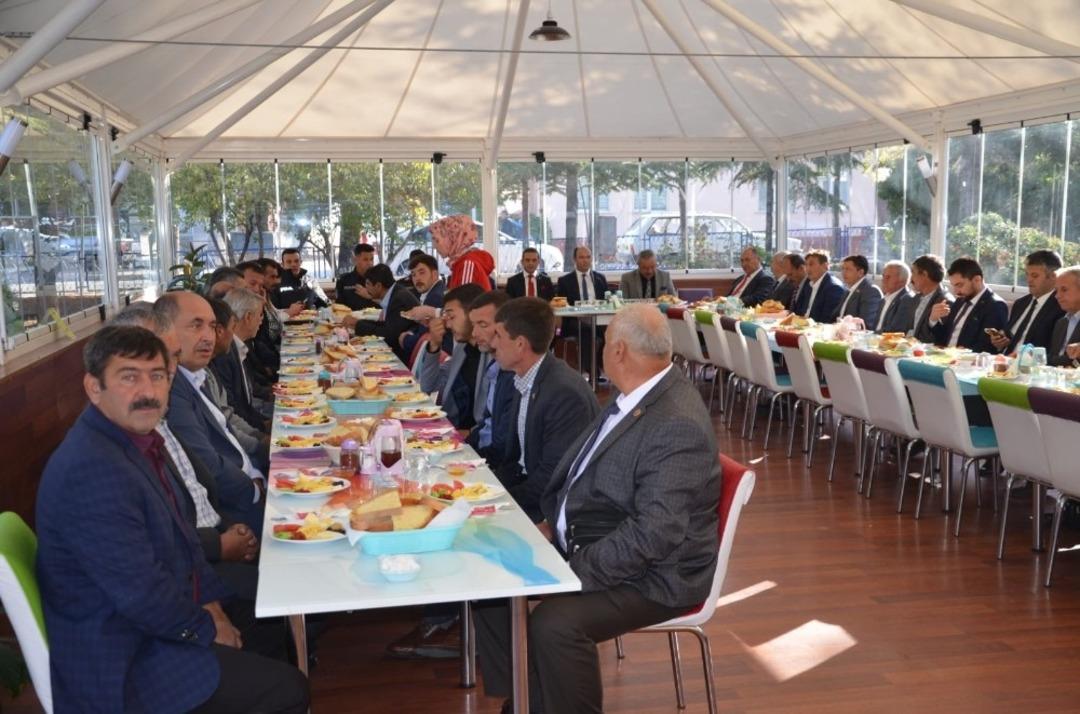 Seyitgazili muhtarlar kahvaltıda bir araya geldi