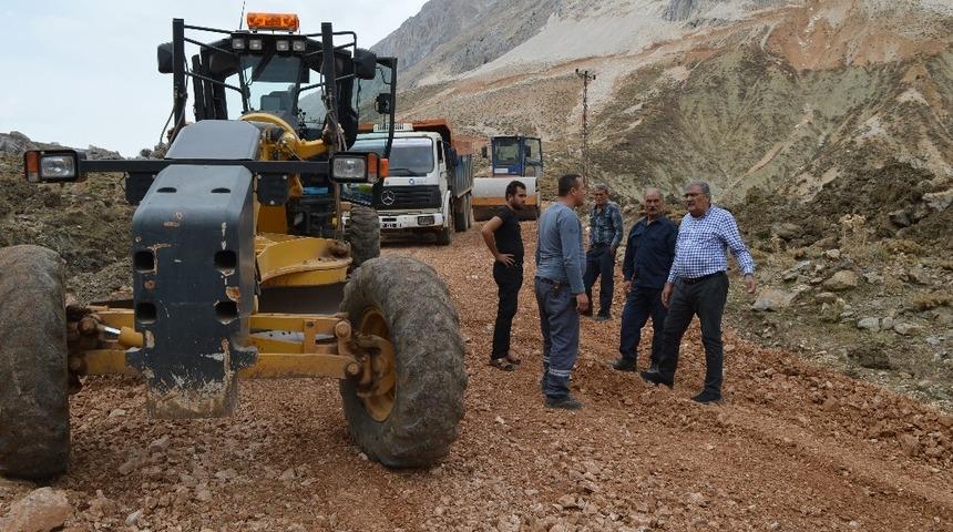 G&uuml;ndoğmuş yayla yollarında &ccedil;alışma