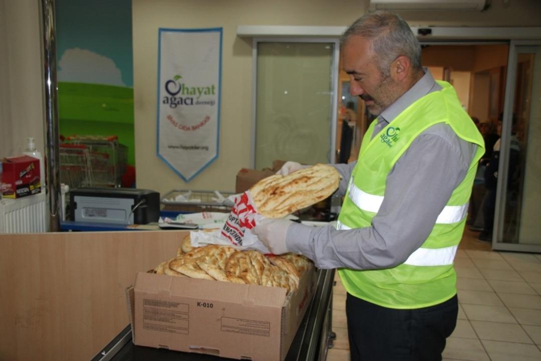 Barış Pınarı Harek&acirc;tı i&ccedil;in pide bağışladı