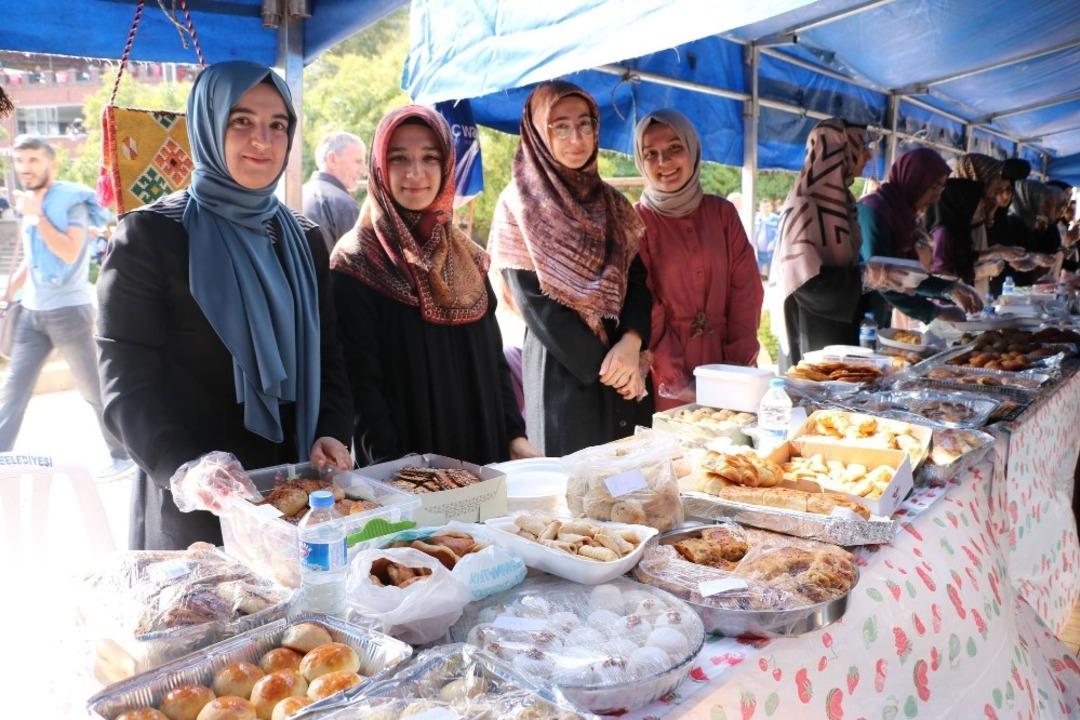 &Uuml;niversite Camisi i&ccedil;in kermes d&uuml;zenlendi
