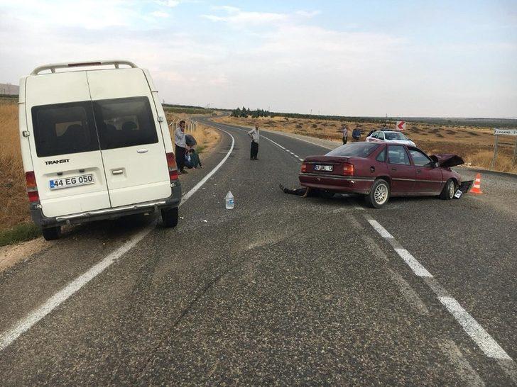 Yavuzeli’nde trafik kazası: 2 yaralı G4