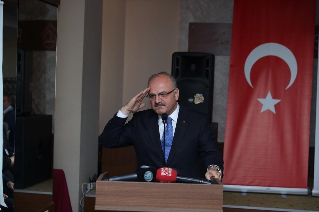 Vali &Ccedil;akacak muhtarlarla kahvaltıda bir araya geldi