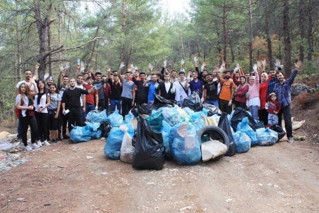 &Uuml;niversitelilerden &lsquo;Temiz Vatanım&rsquo; sloganlı &ccedil;evre etkinliği