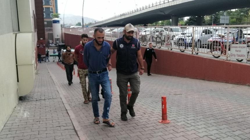 Kayseri&rsquo;deki DEAŞ operasyonunda g&ouml;zaltına alınan 3 kişi adliyeye sevk edildi