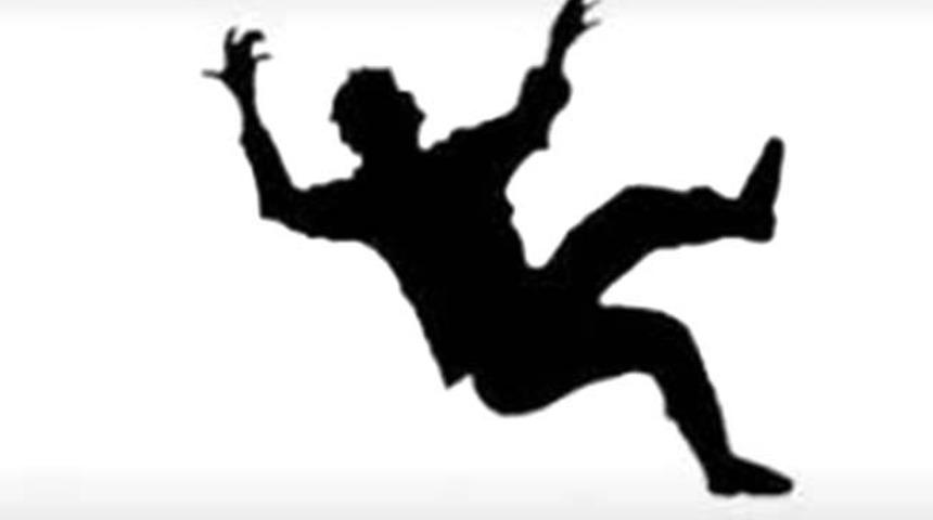 Merdivenden d&uuml;şen yaşlı adam hayatını kaybetti