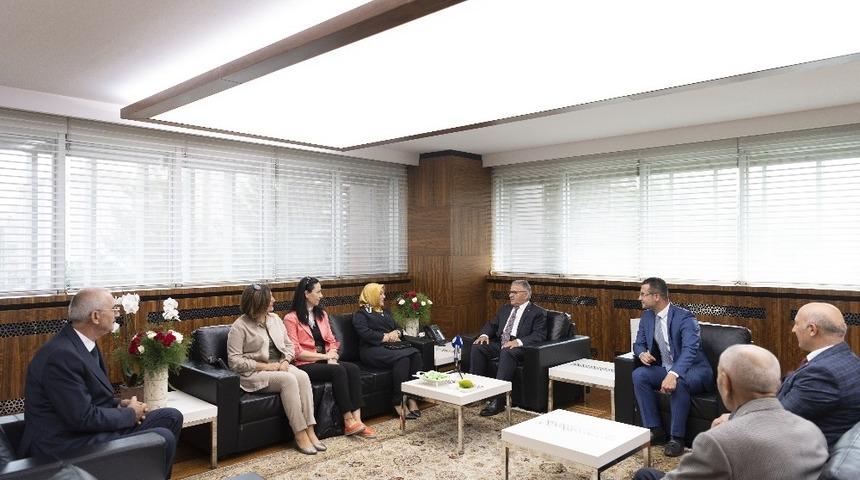 Başkan B&uuml;y&uuml;kkılı&ccedil;, Muhtarlar G&uuml;n&uuml;&rsquo;nde bazı mahallelerin muhtarlarıyla bir araya geldi