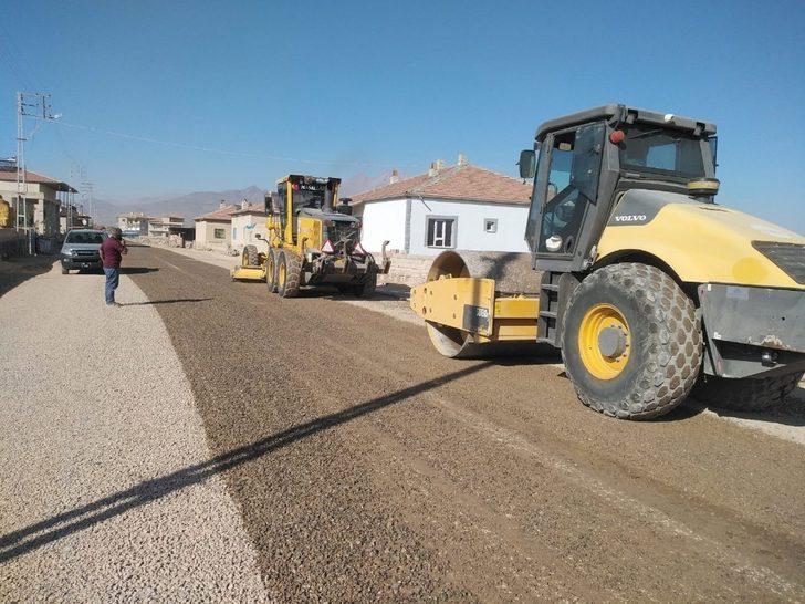 Sindelhöyük mahallesindeki asfaltlama çalışmaları devam ediyor G4