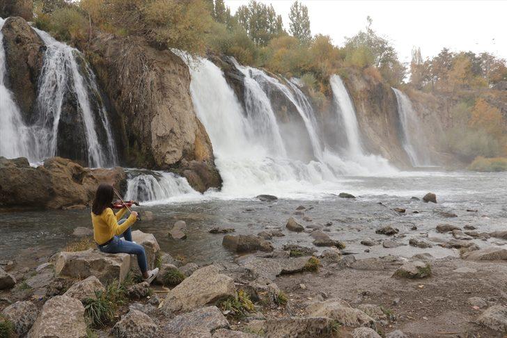 Muradiye Şelalesi seyahat tutkunlarının gözdesi oldu G5