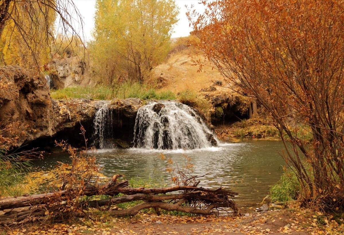 Muradiye Şelalesi seyahat tutkunlarının g&ouml;zdesi oldu