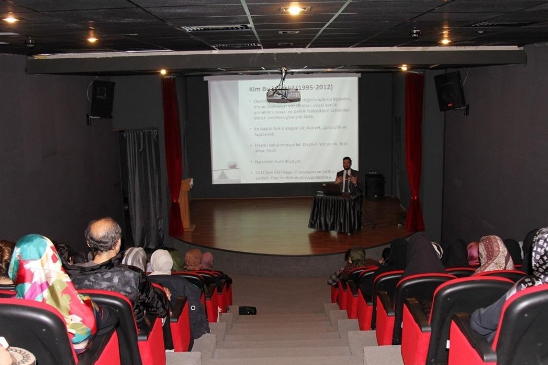 OSM&rsquo;de &lsquo;Şarjı bitince sona eren d&uuml;nya&rsquo; isimli s&ouml;yleşi ger&ccedil;ekleşti