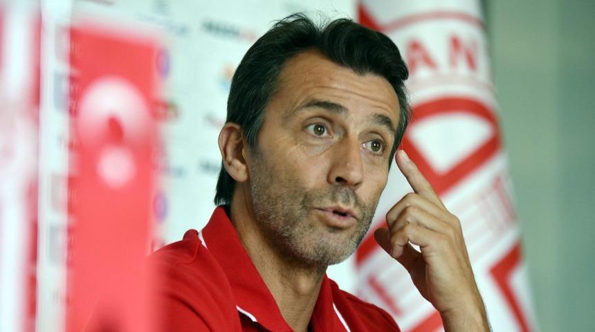 Antalyaspor'dan B&uuml;lent Korkmaz a&ccedil;ıklaması: 'Bir yenilgiyle hoca değiştirilmez