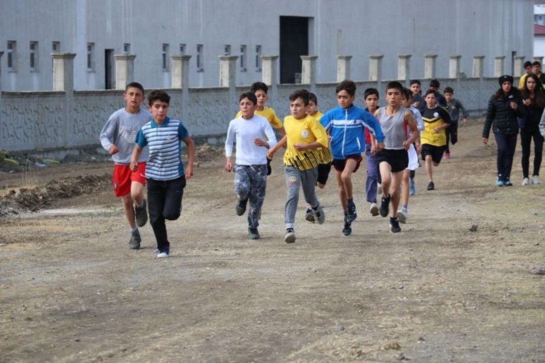 Ağrı&rsquo;da "10 Kasım Atat&uuml;rk&rsquo;&uuml; Anma Koşusu" se&ccedil;meleri yapıldı