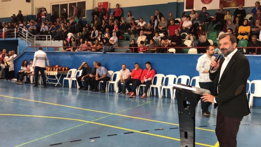 Başarılı sporcular &ouml;d&uuml;llendirildi