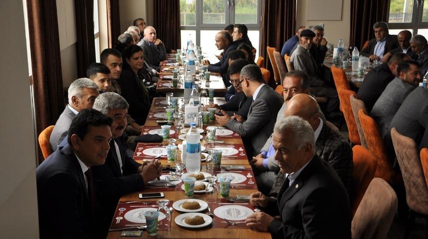 Muhtarlar yemekte bir araya  geldi