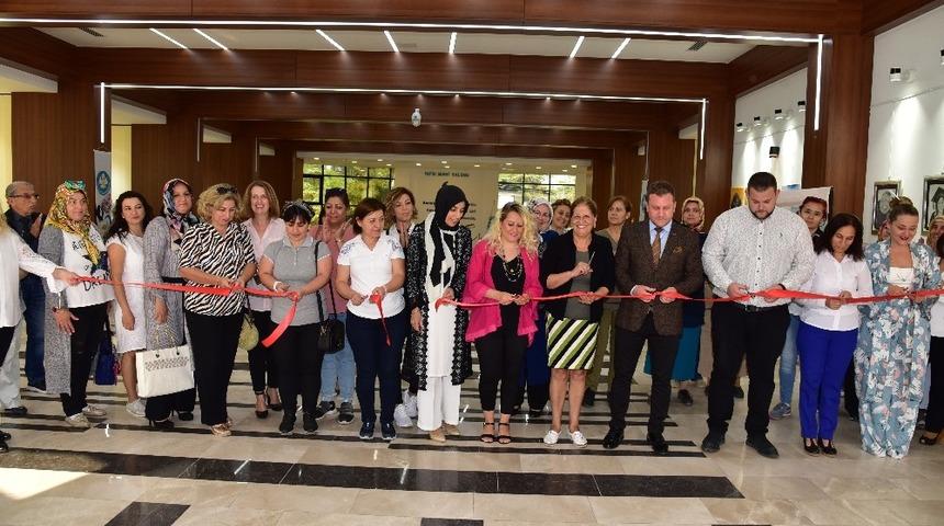 El emeği g&ouml;z nuru eserler g&ouml;r&uuml;c&uuml;ye &ccedil;ıktı