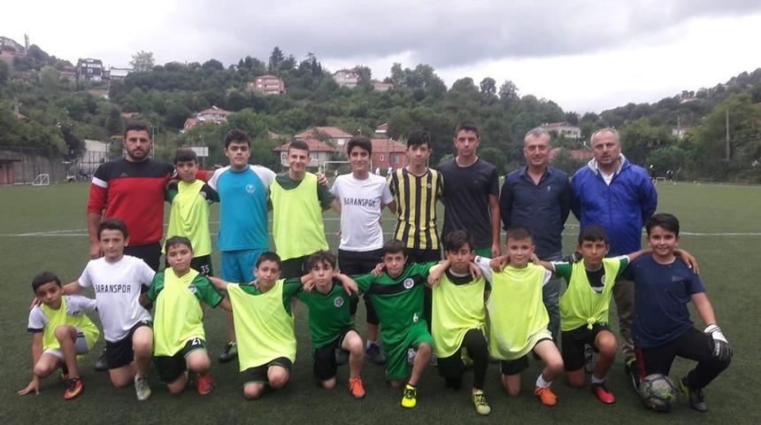 Amat&ouml;r takım asker ve polise moral vermek i&ccedil;in futbol ma&ccedil;ında bulaşacak