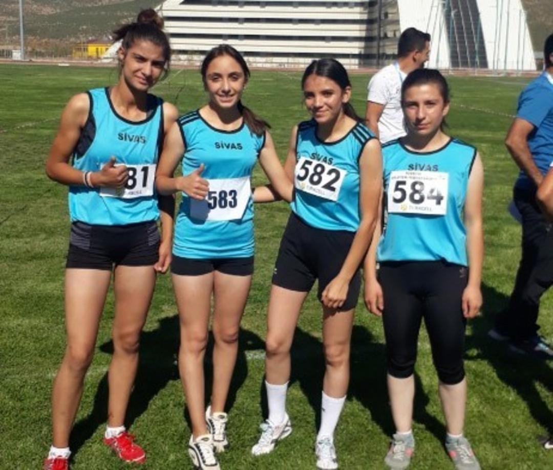 Sivaslı atletler Bing&ouml;l&rsquo;den derece ile d&ouml;nd&uuml;