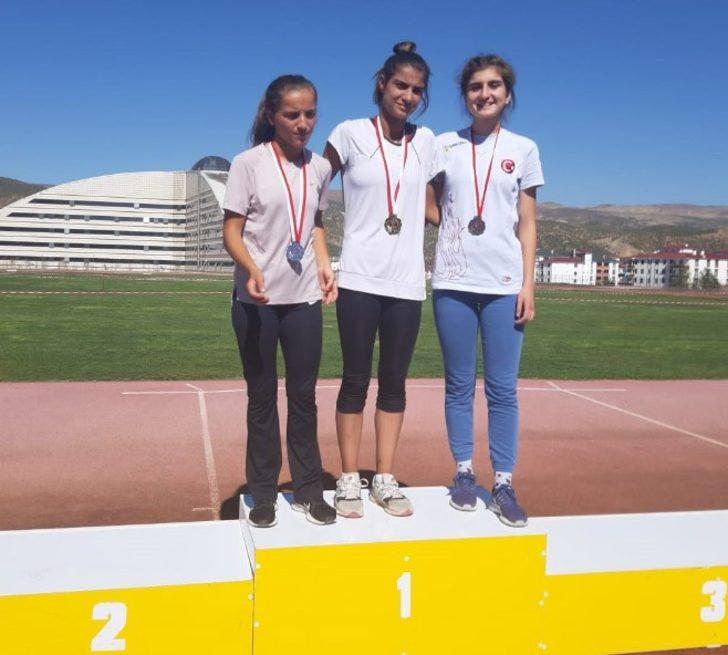 Sivaslı atletler Bingöl’den derece ile döndü G2