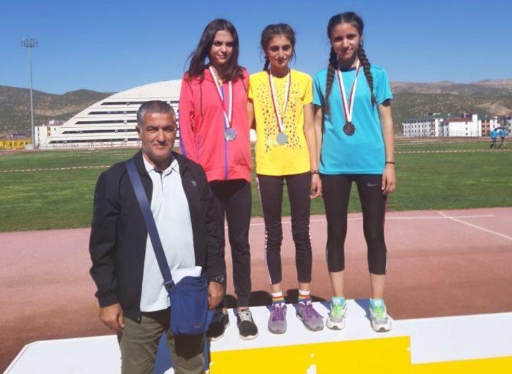 Sivaslı atletler Bingöl’den derece ile döndü G3