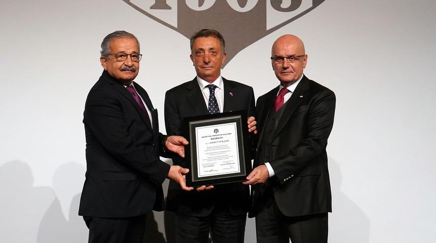 Ahmet Nur Çebi mazbatasını aldı