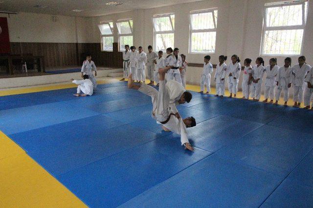 judoculardan asker selamı