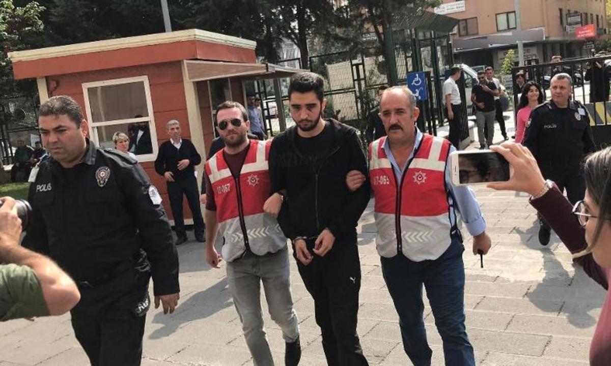 Bakırk&ouml;y&rsquo;de aracını vatandaşların &uuml;st&uuml;ne s&uuml;rd&uuml;, kafeye ateş a&ccedil;tı! Oğlunu savunmak i&ccedil;in hakimliği bıraktı 