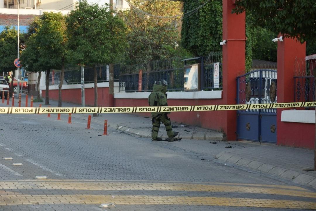 Aydın&rsquo;da askeri bina &ouml;n&uuml;nde bomba paniği