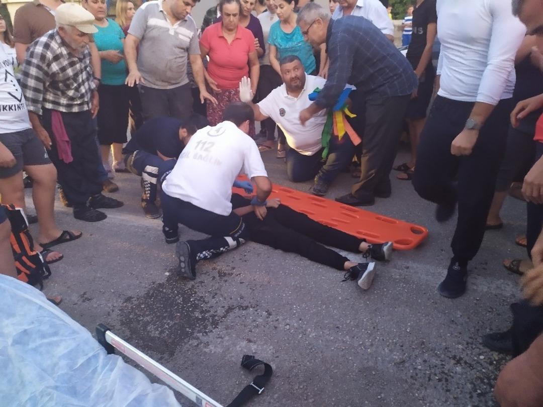 Karşıdan karşıya ge&ccedil;meye &ccedil;alışan &ccedil;ocuğa otomobil &ccedil;arptı