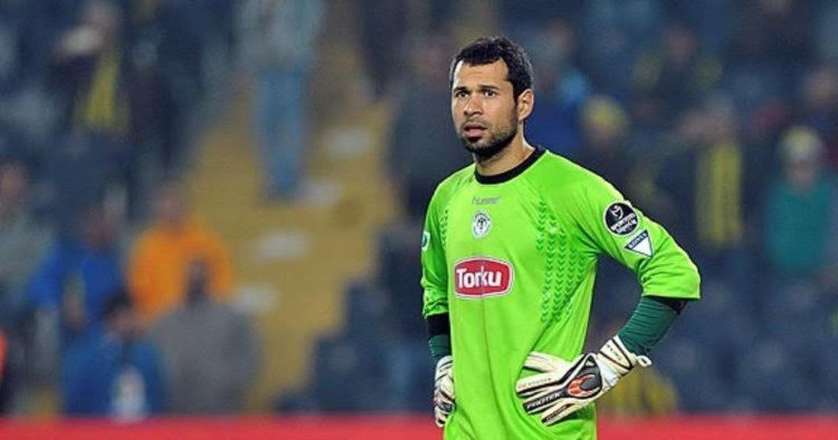 Serkan Kırıntılı g&ouml;rd&uuml;ğ&uuml; kırmızı kartla d&uuml;nya futbol tarihine ge&ccedil;ti