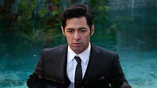 Mert Fırat yeni imajıyla şaşırttı!