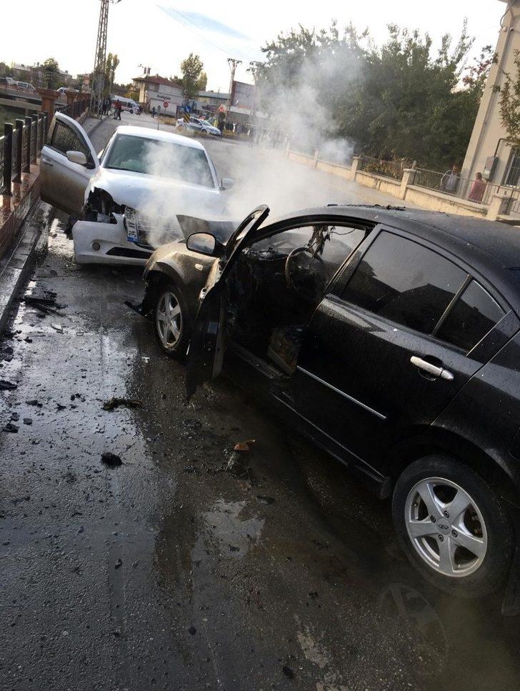 Van Büyükşehir itfaiye ekipleri araç yangınlarına müdahale etti G3