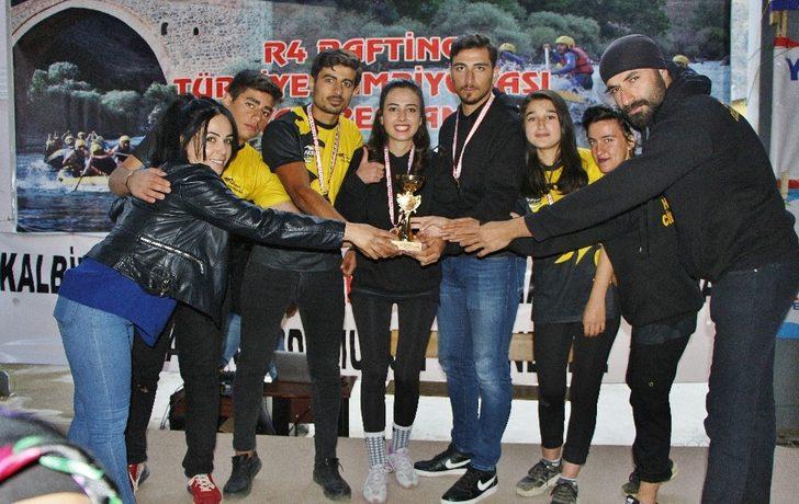 Hakkari rafting takımı kupa ile döndü G4