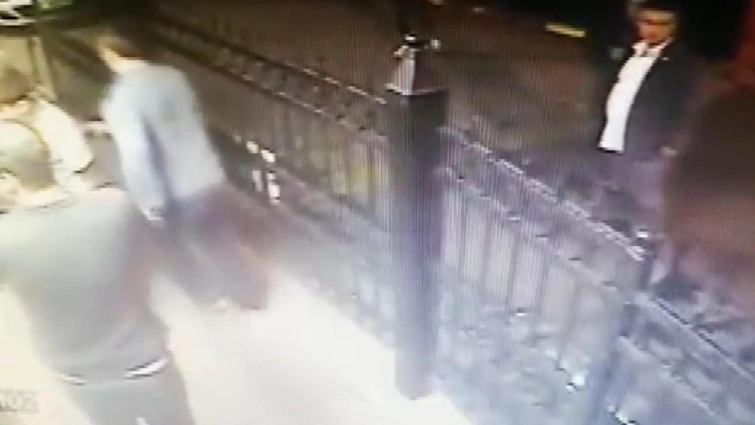 &Ccedil;ocukların kavgasına aileler karışınca sokak savaş alanına d&ouml;nd&uuml;!